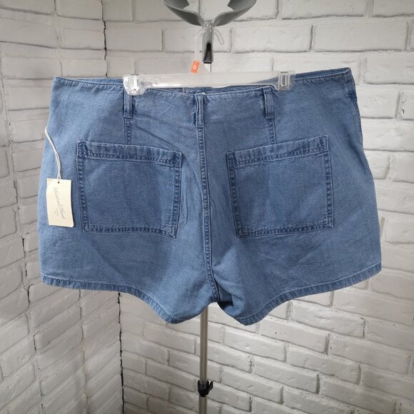 NWT Universal Thread Ladies Size 20W Light Wash High Rise Midi Shorts - Picture 2 of 15